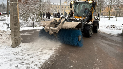Дорожники Петербурга убрали 1,8 см осадков после снегопада в ночь на 21 ноября