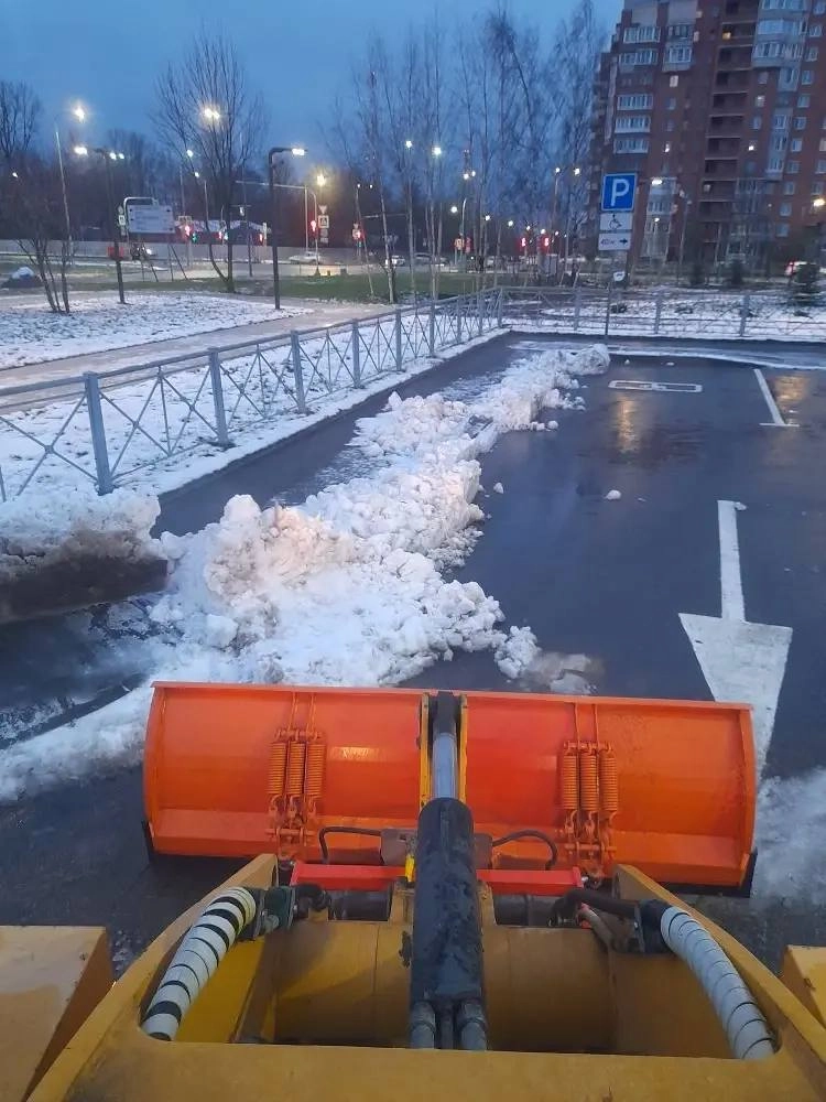 Парковки Петербурга переводят на круглосуточную очистку из-за снегопада - tvspb.ru