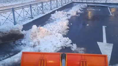 Парковки Петербурга переводят на круглосуточную очистку из-за снегопада
