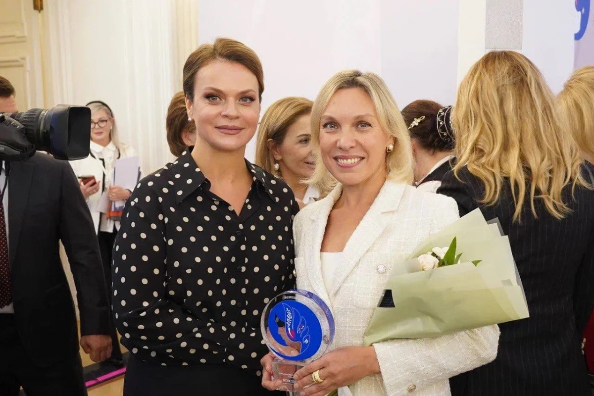 Анна Цивилева вручила награду в номинации «Женщины-берегини и защитницы Отечества» - tvspb.ru