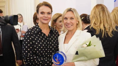 Анна Цивилева вручила награду в номинации «Женщины-берегини и защитницы Отечества»