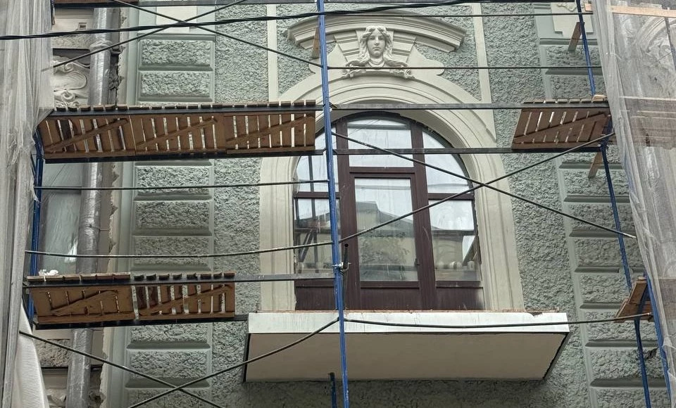 Как реставрируют доходный дом графа А. Н. Граббе на Лахтинской улице - tvspb.ru