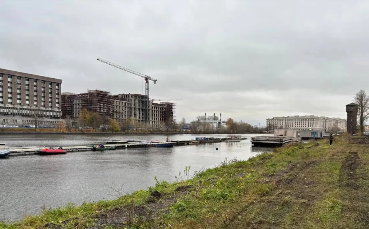 Территорию Галерной гавани освободили от плавучих домов - tvspb.ru