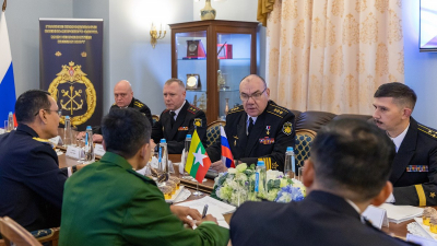 Главнокомандующий ВМФ РФ встретился с делегацией ВМС Мьянмы в Петербурге