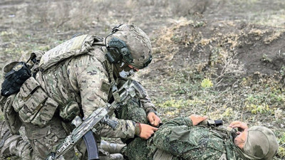 «Смауг» выполняет задачи в составе эвакуационной группы штурмовой роты