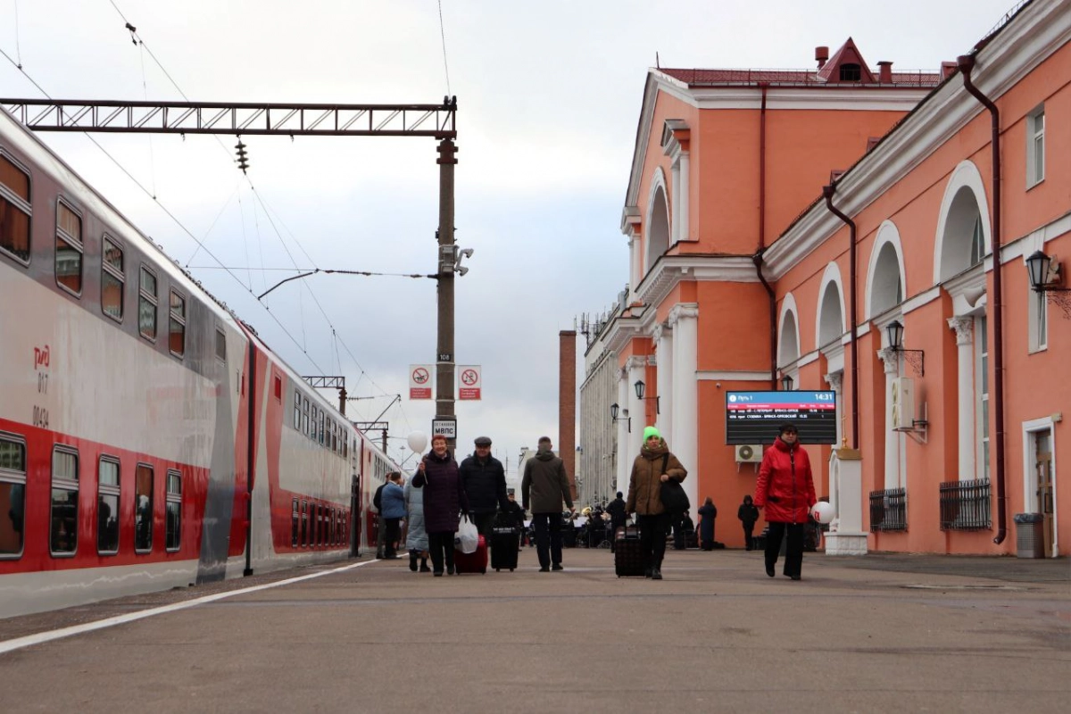 Между Брянском и Петербургом запустили первый двухэтажный поезд - tvspb.ru