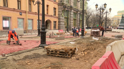 На Малой Садовой начали менять плитку