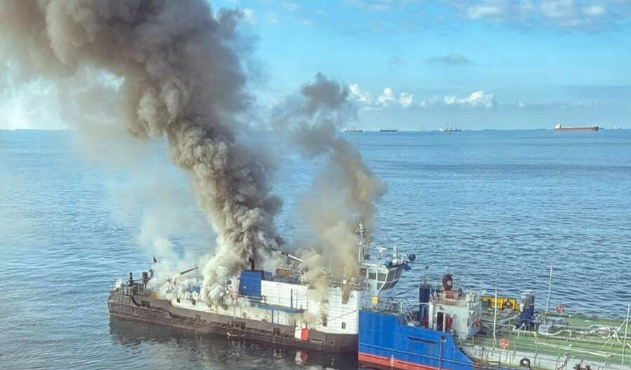 В порту «Кавказ» загорелся буксир - tvspb.ru