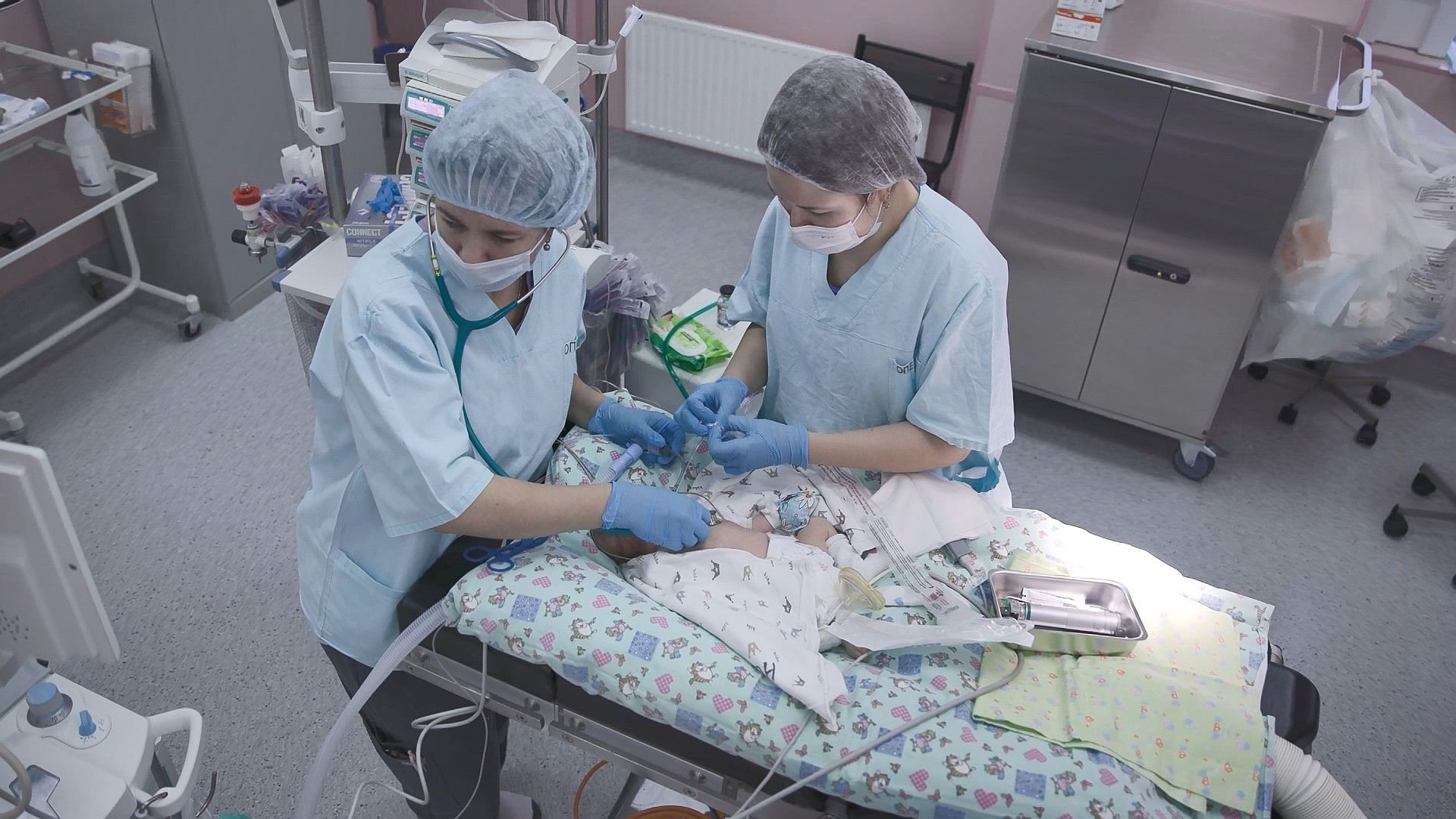 Призвание – спасать детей. 24 часа в Педиатрическом университете