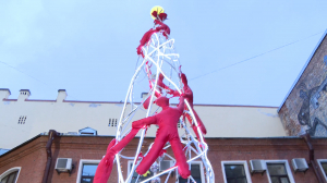 Новогодняя ёлка или арт-объект?