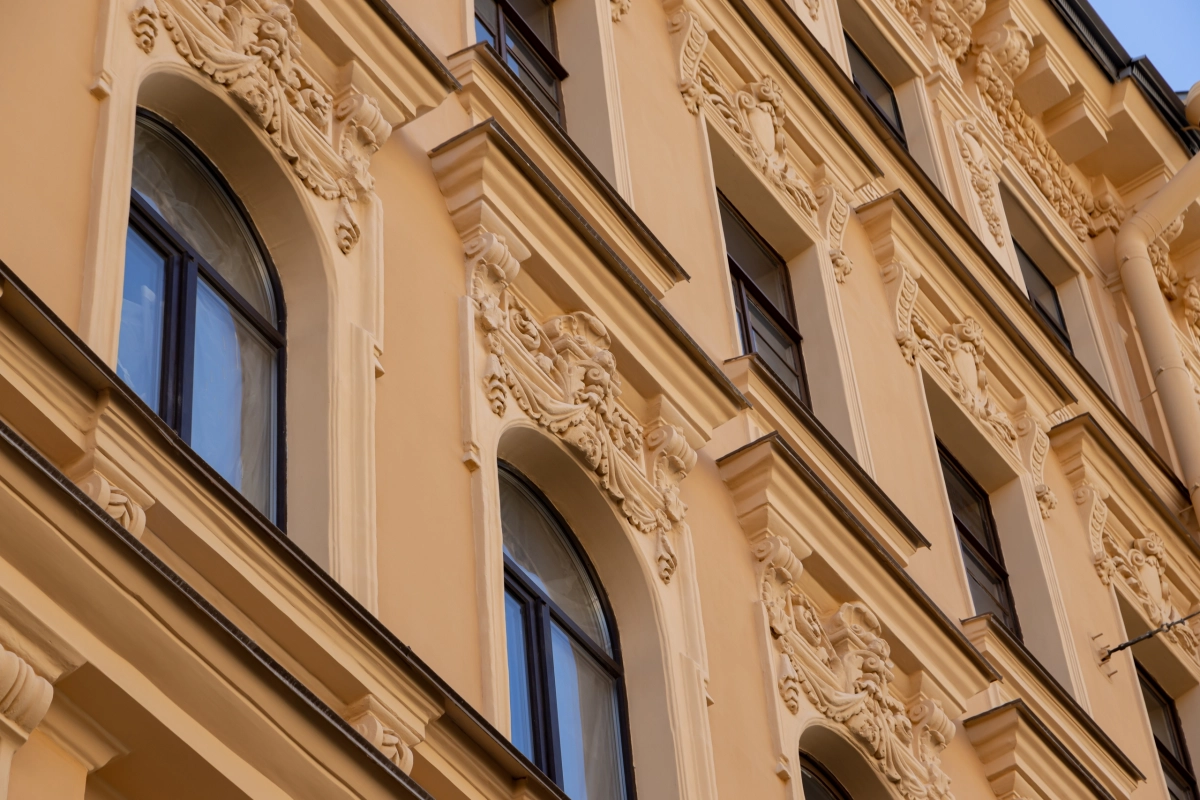 В Петербурге фасады 150 домов отреставрируют до 2030 года - tvspb.ru