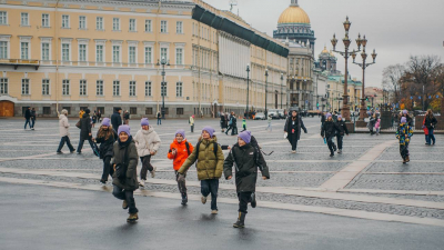 Александр Беглов: Более 100 ребят из Мариуполя проводят в Петербурге осенние каникулы