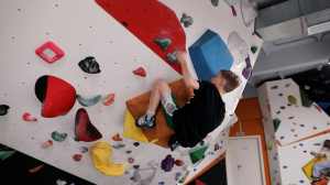 Кого берут в скалолазы? В Петербурге открылось современное молодёжное пространство для занятия скалолазанием, альпинизмом и горным туризмом для всей семьи