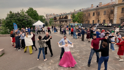 Проект «Городские танцевальные веранды», возродивший в Петербурге советскую традицию летних танцплощадок, будет продолжен