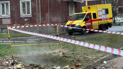 На проспекте Большевиков, 26/1, прорвало трубу: никто не пострадал