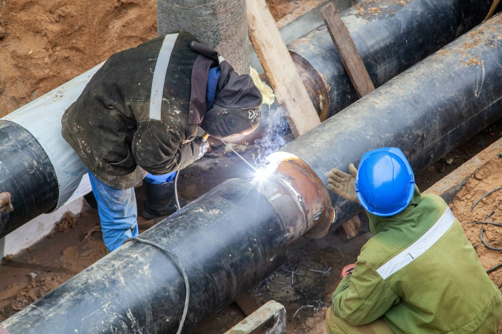 Очевидцы сообщили о новом прорыве трубы на улице Маршала Казакова - tvspb.ru