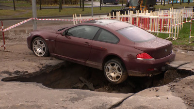 Работы на месте провала в Красносельском районе завершат к вечеру