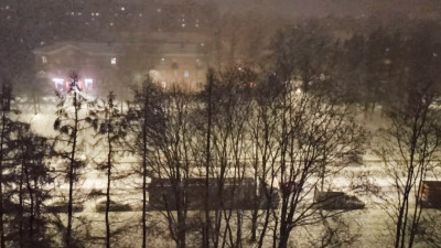 Снег обрушился на Петербург вечером 14 ноября