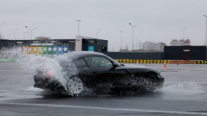 Тот случай, когда тормоза не спасут: осваиваем азы контраварийного вождения на сложных зимних дорогах