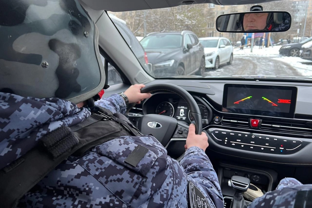 Сбежал от бабушки: росгвардейцы нашли потерявшегося в Металлострое трехлетнего мальчика - tvspb.ru