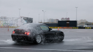 Тот случай, когда тормоза не спасут: осваиваем азы контраварийного вождения на сложных зимних дорогах