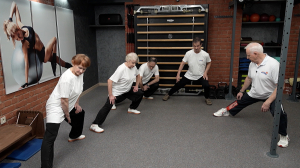 Зарядка для людей «серебряного возраста». Упражнения на гибкость и развитие вестибулярного аппарата