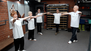 Зарядка для людей «серебряного возраста». Упражнения на гибкость позвоночника и координацию