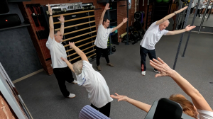 Зарядка для «серебряного» возраста. Упражнения для гибкости плечевого сустава