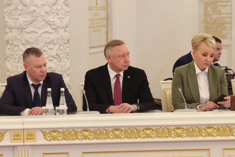 Александр Беглов: В 2025 году Петербург обеспечит 100 детских садов и 144 школы города средствами для раннего обучения естественным наукам