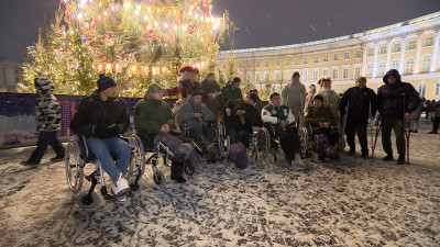 Бойцы СВО, лечащиеся в больнице Святого Георгия, отправились на экскурсию по новогоднему Петербургу