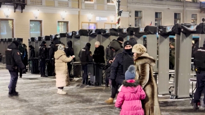 В Петербурге в новогоднюю ночь на охрану порядка выйдут почти три тысячи полицейских