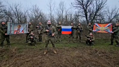 Личный состав 63 отдельного танкового батальона «Аврора» поздравил петербуржцев с Новым годом