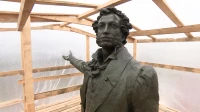 Памятник Пушкину на площади Искусств откроют после реставрации до конца 2025 года