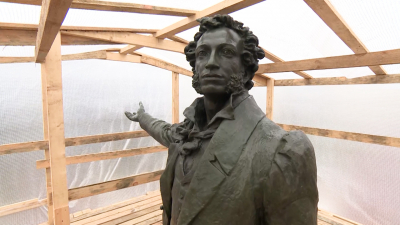 Памятник Пушкину на площади Искусств откроют после реставрации до конца 2025 года