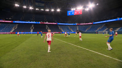 Сборные Правительств Москвы и Санкт-Петербурга сыграли товарищеский футбольный матч