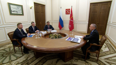 Александр Беглов обсудил с выпускниками президентской программы «Школа мэров» проекты в сфере благоустройства и помощи маломобильным петербуржцам