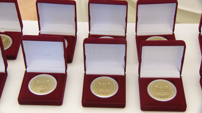 Александр Беглов вручил награды добровольцам и волонтерским организациям