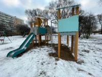 В Яблоневом саду обновили игровую площадку