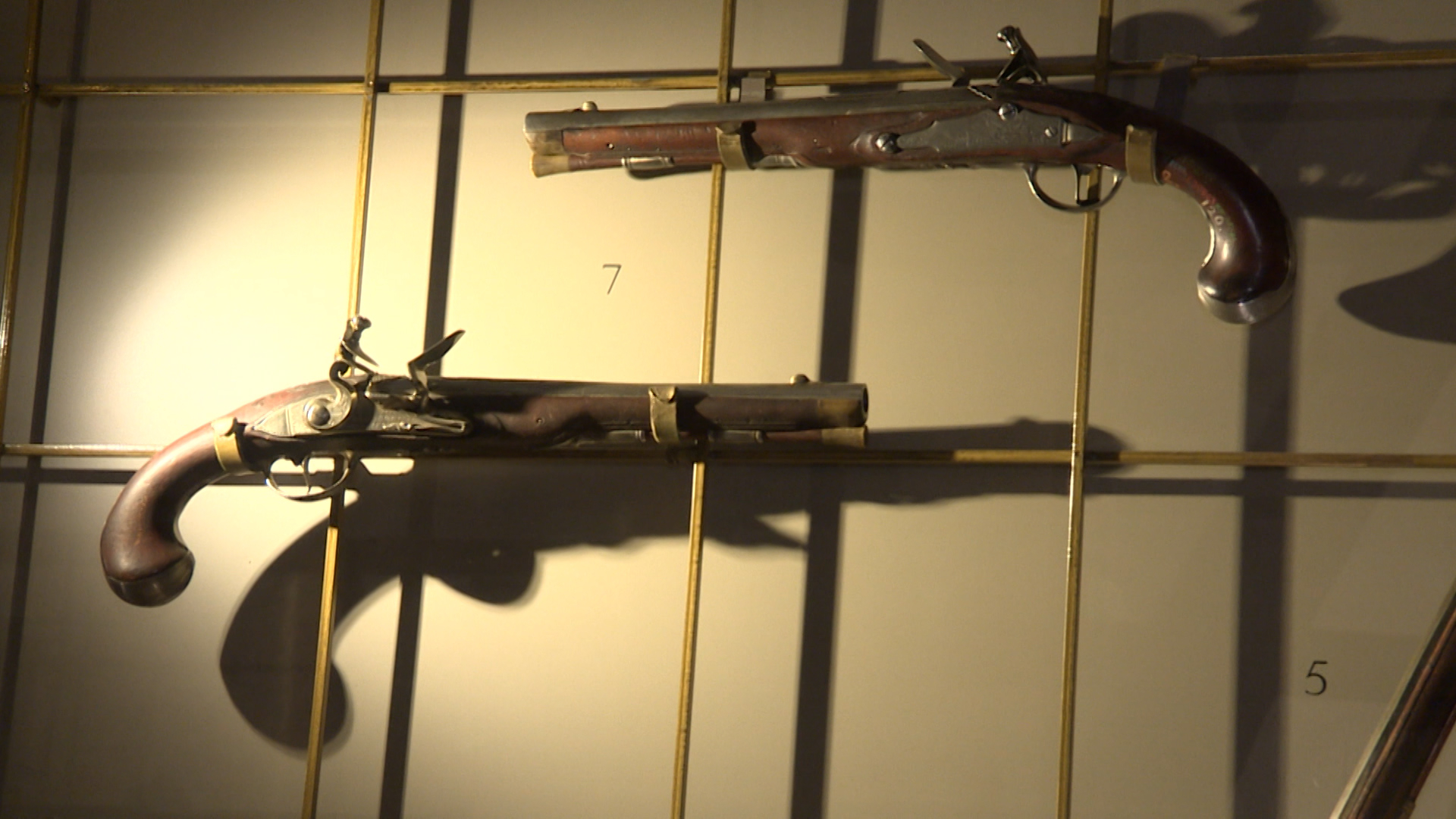 Одна из лучших в России коллекций старинного оружия собрана в Гатчинском дворце