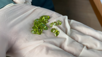 Контрабанду драгоценных камней из Индии пресекли российские таможенники