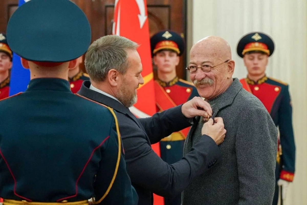 В ЗакС вручили почетные знаки за выдающийся вклад в развитие Петербурга - tvspb.ru