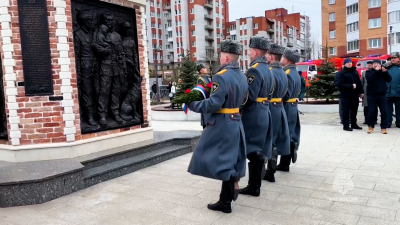 В Гатчине открыли сквер спасателей и памятник героям-пожарным