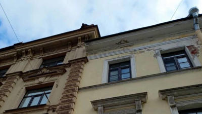 Ребенок пострадал из–за самодеятельности кровельщиков на Васильевском острове: суд вынес приговор