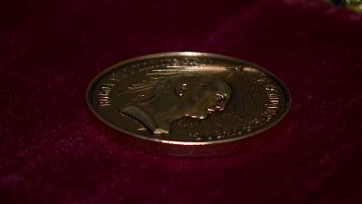 В Петропавловской крепости восстановили исторические медали на надгробии Николая I