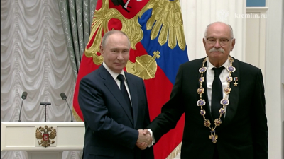 Владимир Путин наградил Никиту Михалкова орденом Святого апостола Андрея Первозванного