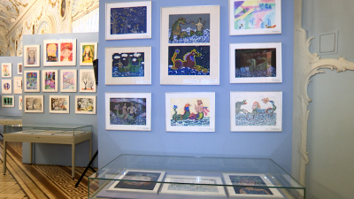 В Зимнем дворце прошло традиционное карнавальное шествие воспитанников изостудии во главе с директором Эрмитажа Михаилом Пиотровским