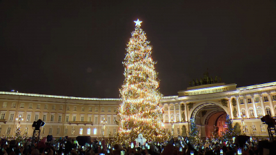 Александр Беглов и Александр Бельский открыли новогоднюю студию телеканала «Санкт-Петербург» на Дворцовой площади