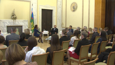 На пленарной сессии Форума крепкой семьи обсудили вопросы семейной политики в медиапространстве