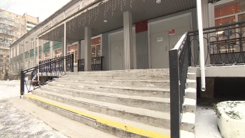 Уголовное дело по статье о покушении на убийство возбудили после нападения в одной из школ Петербурге