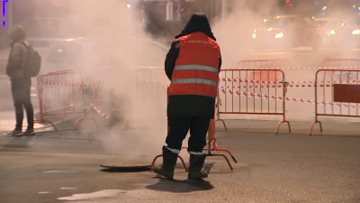 На Ланском шоссе прорвало трубу с горячей водой